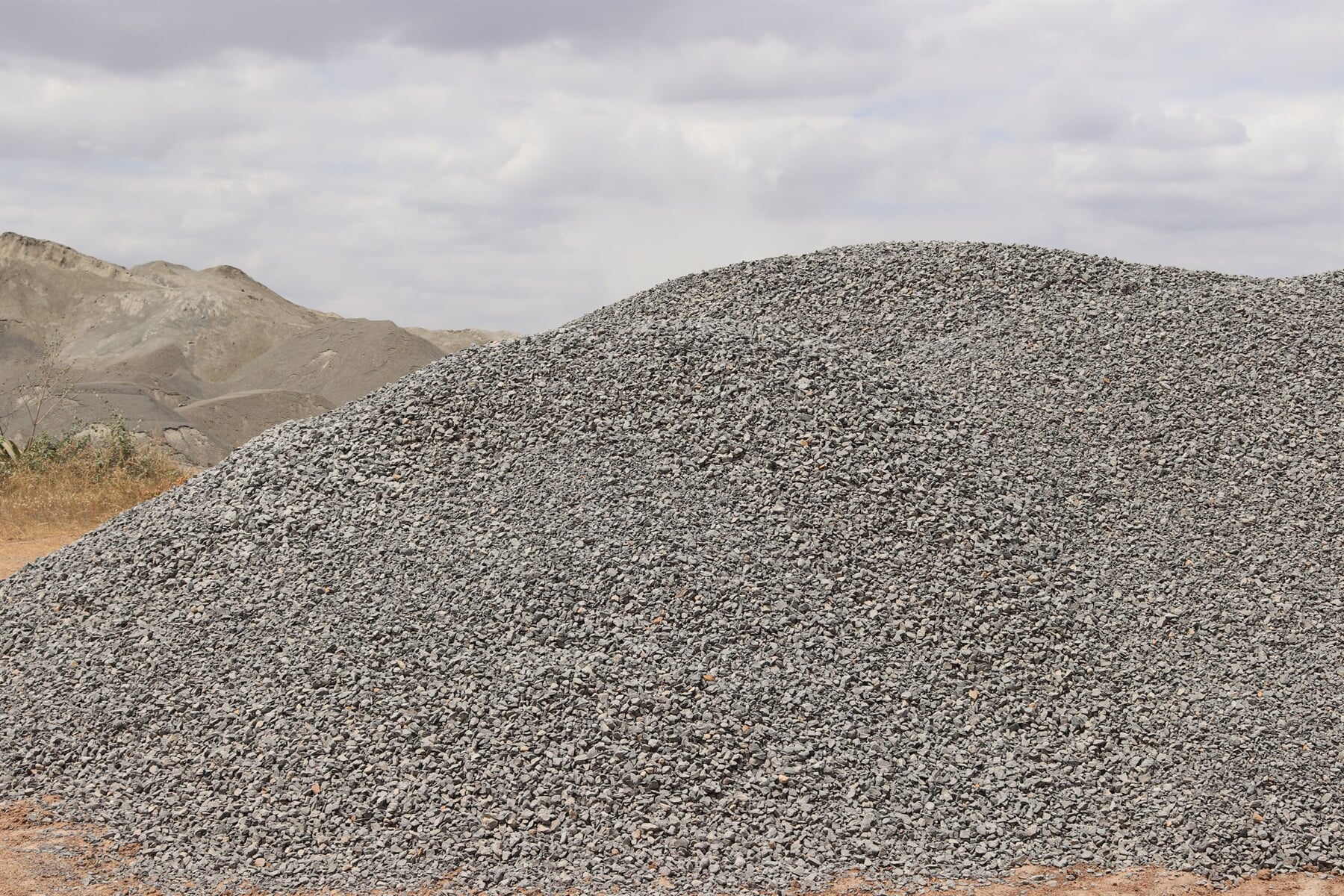 Graded ballast stockpile