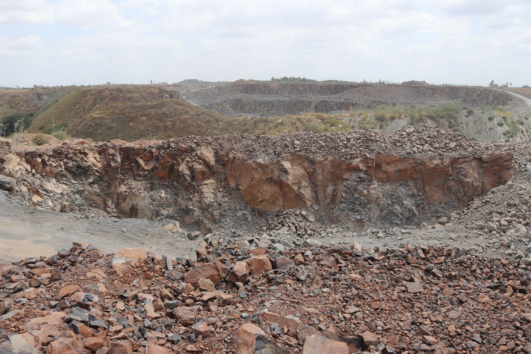 Quarried rock and stockpiles at the ballast site