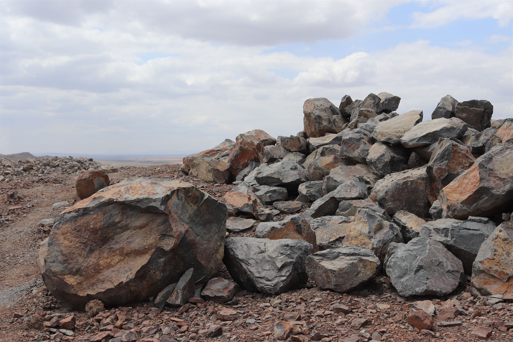 Large quarried rocks at the Irucha site
